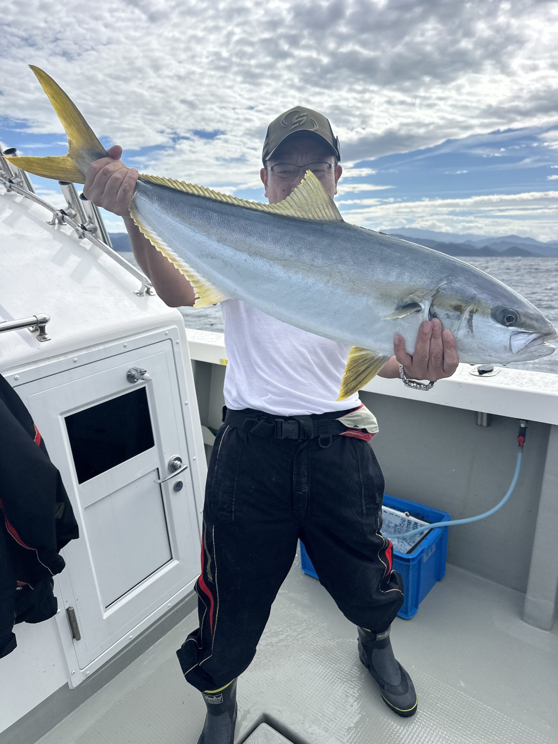 ヒラマサ９７ｃｍ８３cmの六本、ヒラメ二枚